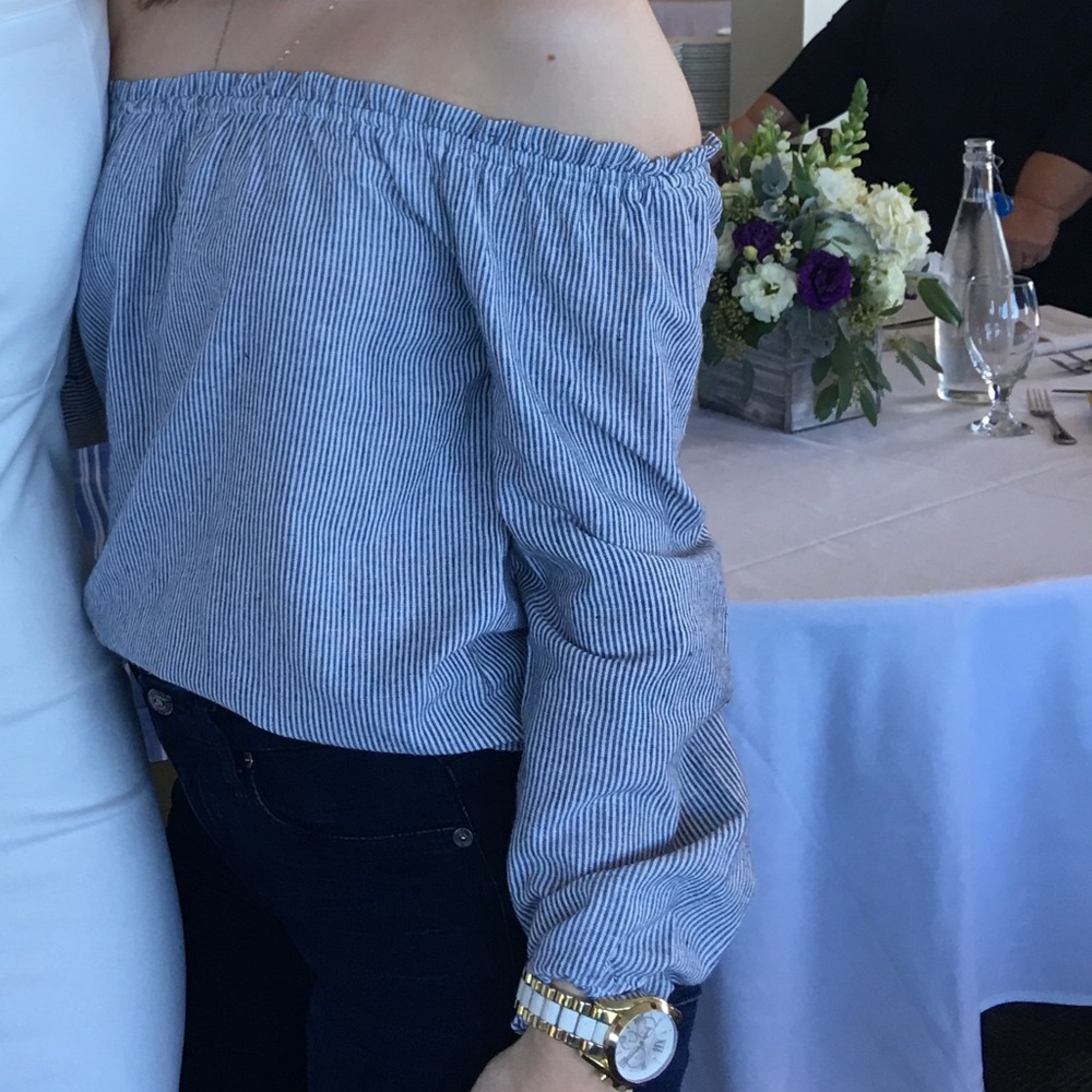 Brandy Melville off the shoulder top